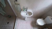 Main Bathroom - 4 square meters of property in Kraaifontein