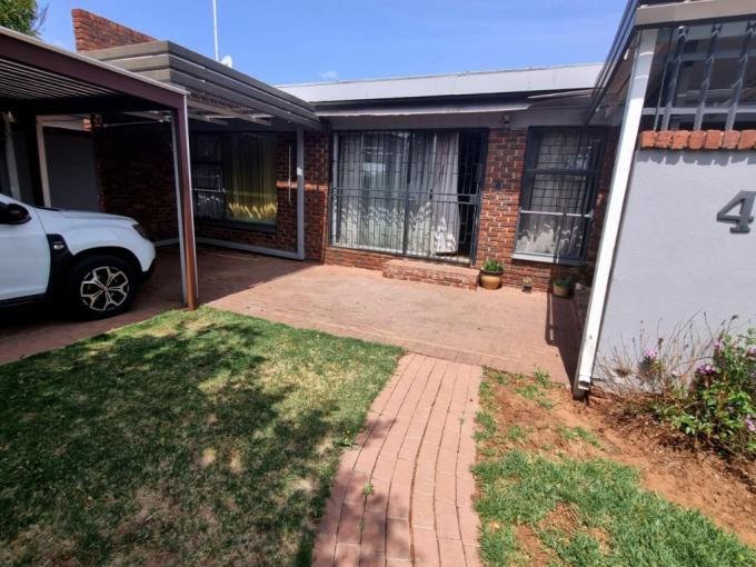 2 Bedroom Simplex for Sale For Sale in Pellissier - MR692791