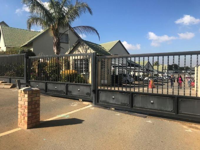 3 Bedroom Simplex for Sale For Sale in Bassonia Rock - MR692798