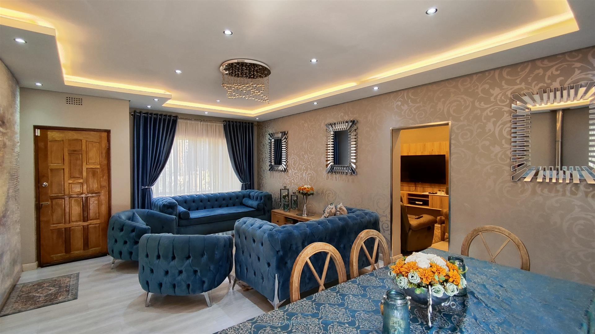 Informal Lounge of property in Weltevreden Park