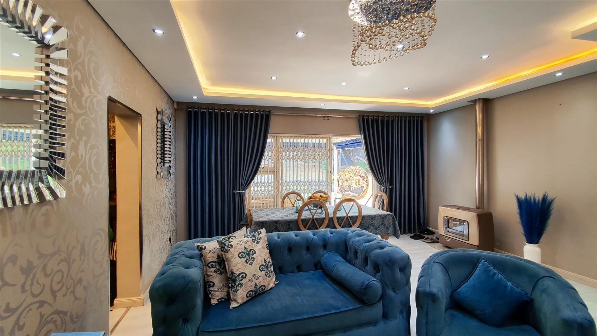 Informal Lounge of property in Weltevreden Park