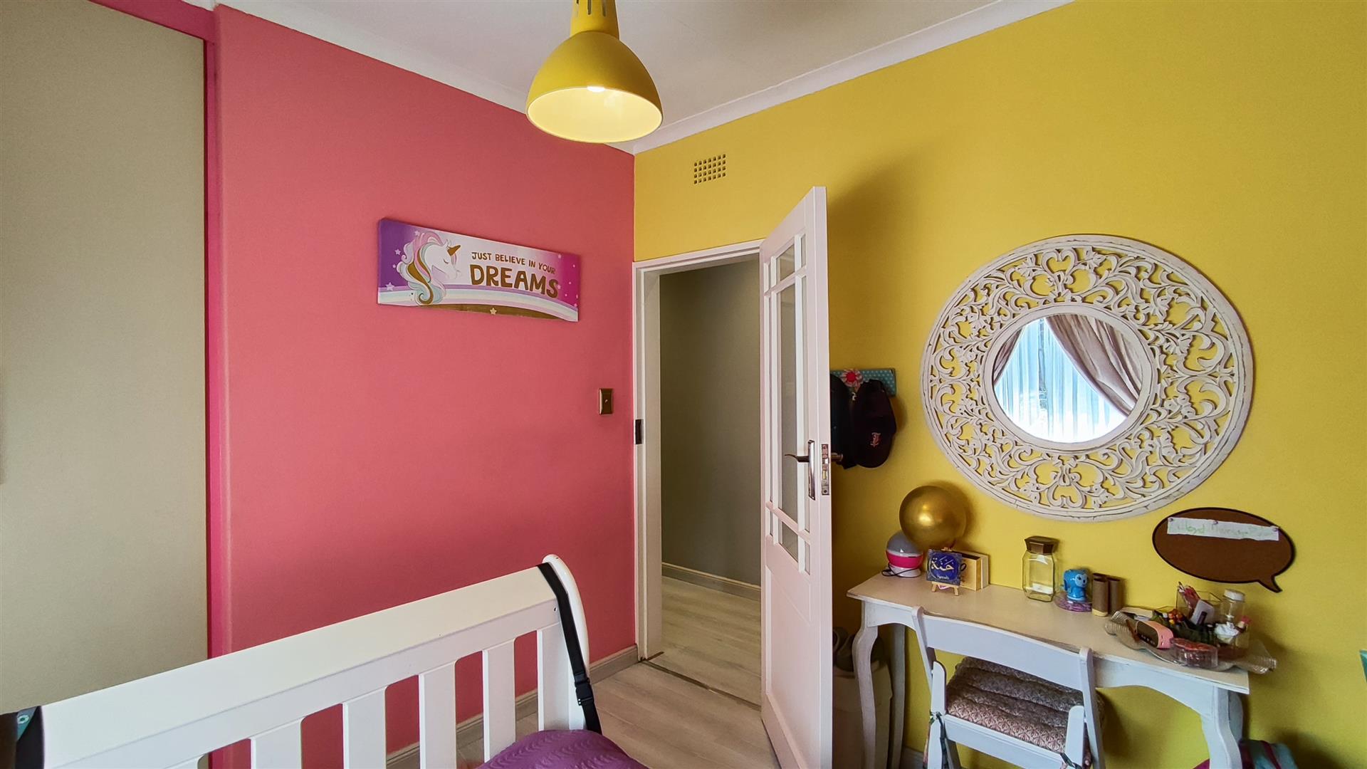 Bed Room 1 - 9 square meters of property in Weltevreden Park