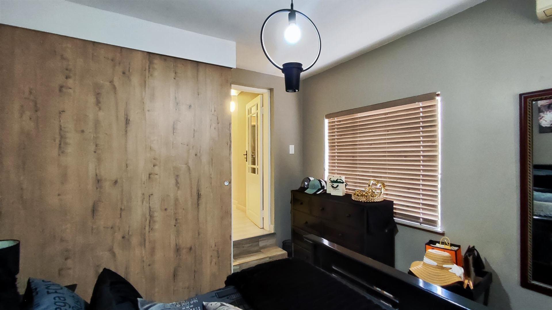 Bed Room 3 - 11 square meters of property in Weltevreden Park