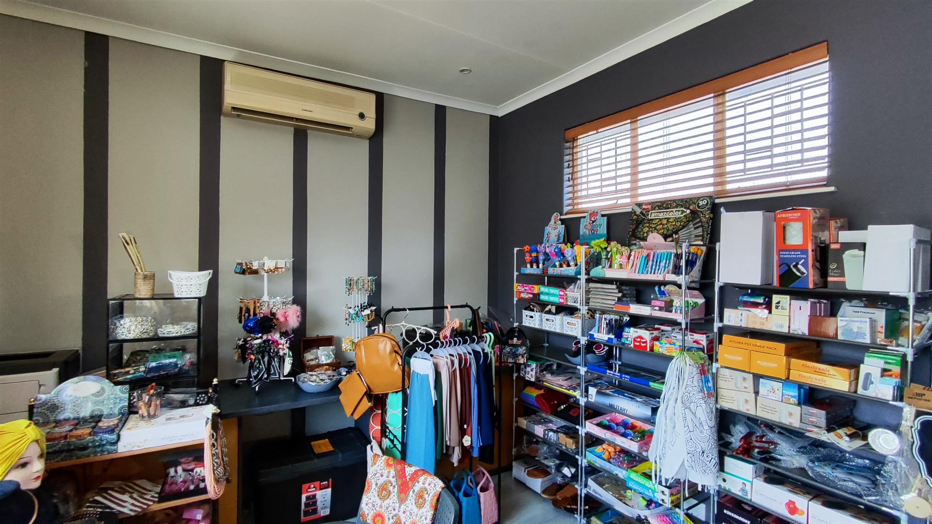 Bed Room 4 of property in Weltevreden Park