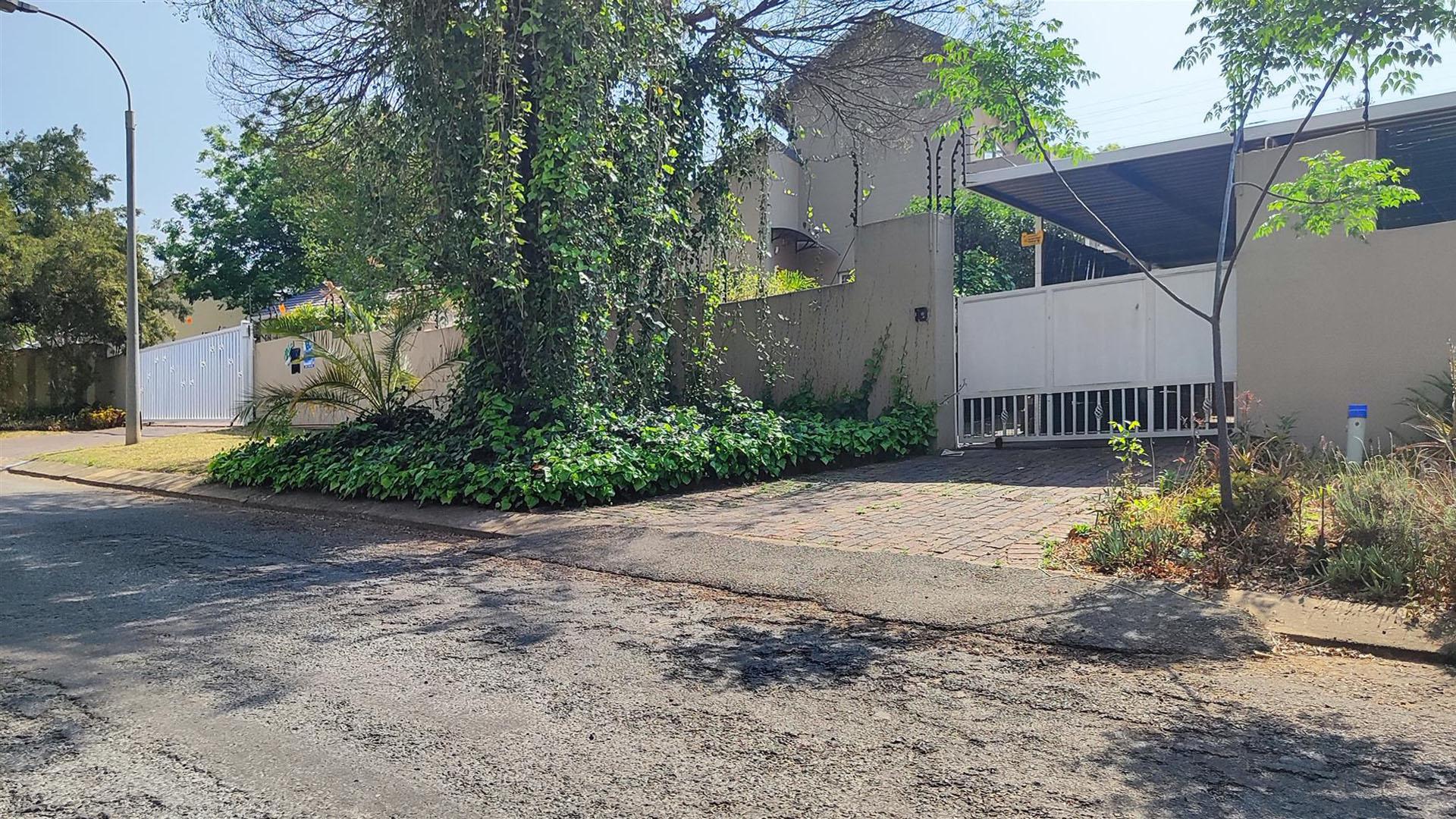 Front View of property in Weltevreden Park