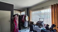 Bed Room 4 of property in Weltevreden Park