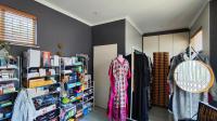 Bed Room 4 of property in Weltevreden Park