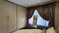 Main Bedroom of property in Weltevreden Park