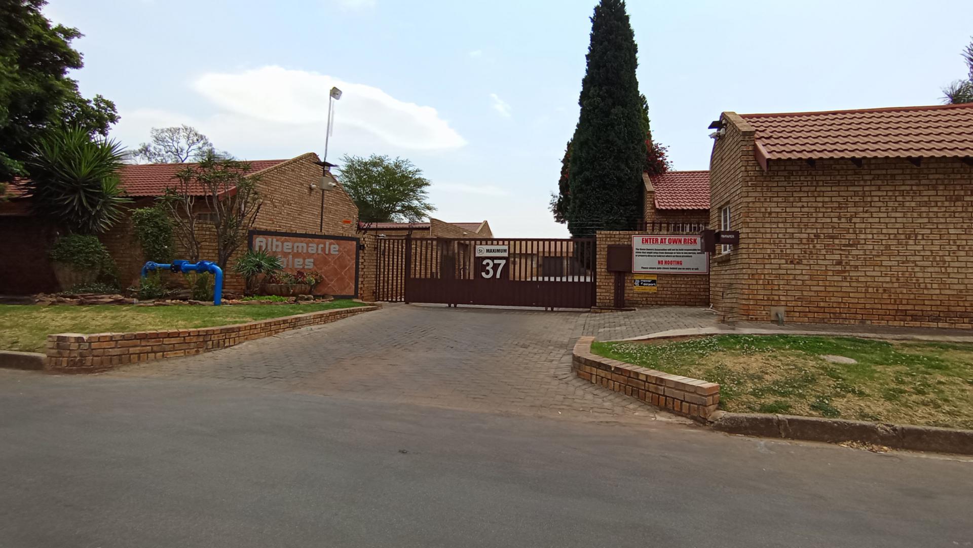 Front View of property in Union