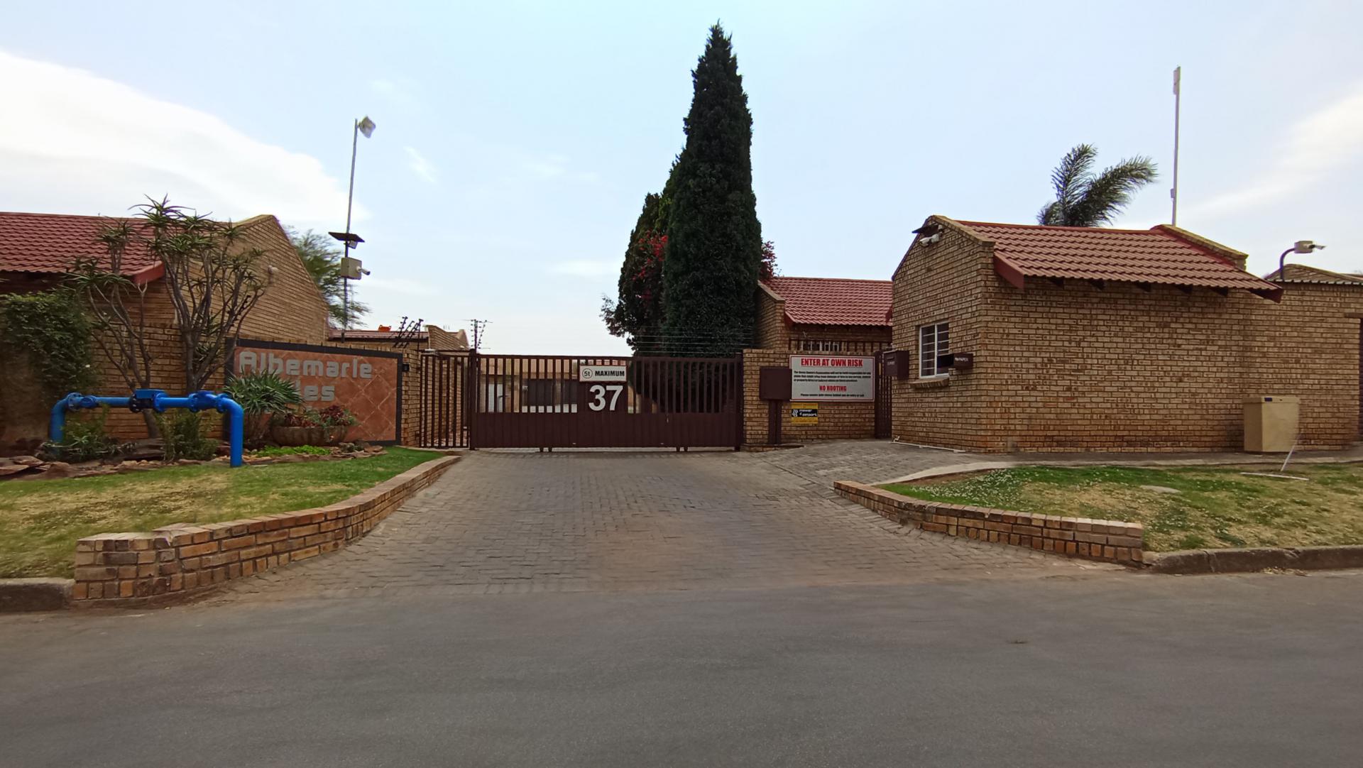 Front View of property in Union
