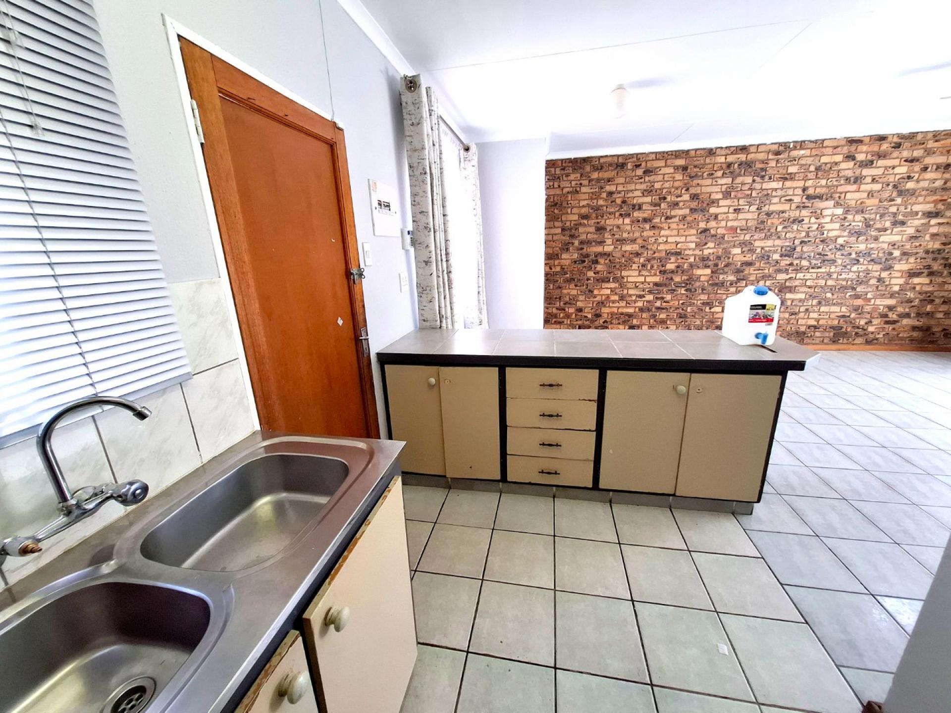  of property in Bendor