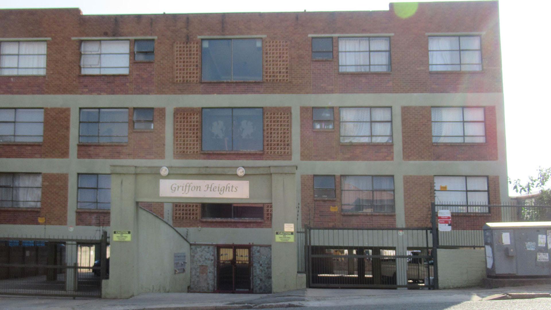Front View of property in Alberton