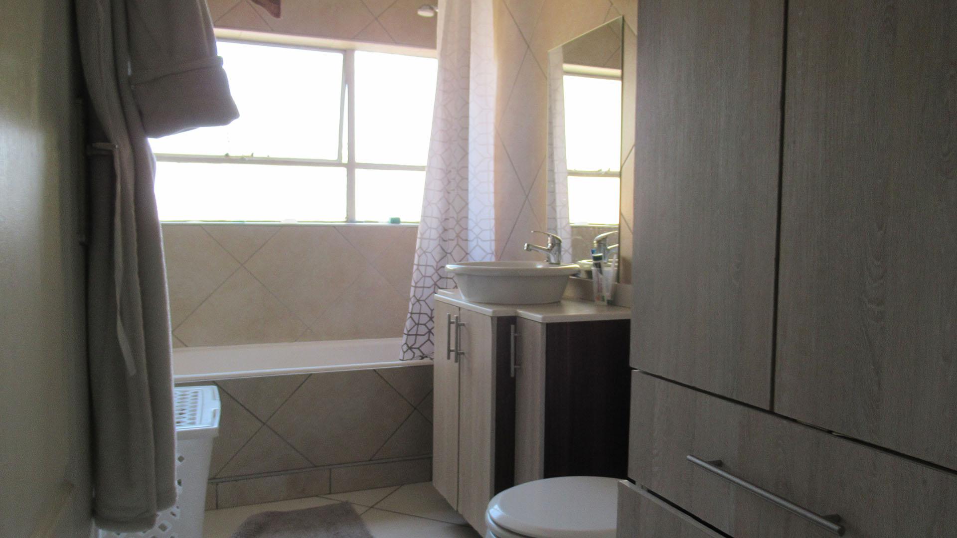 Bathroom 1 - 6 square meters of property in Alberton