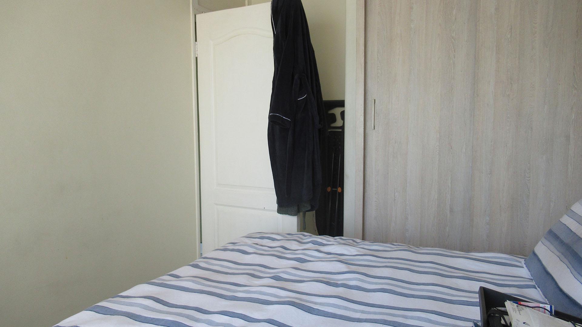 Bed Room 1 - 11 square meters of property in Alberton