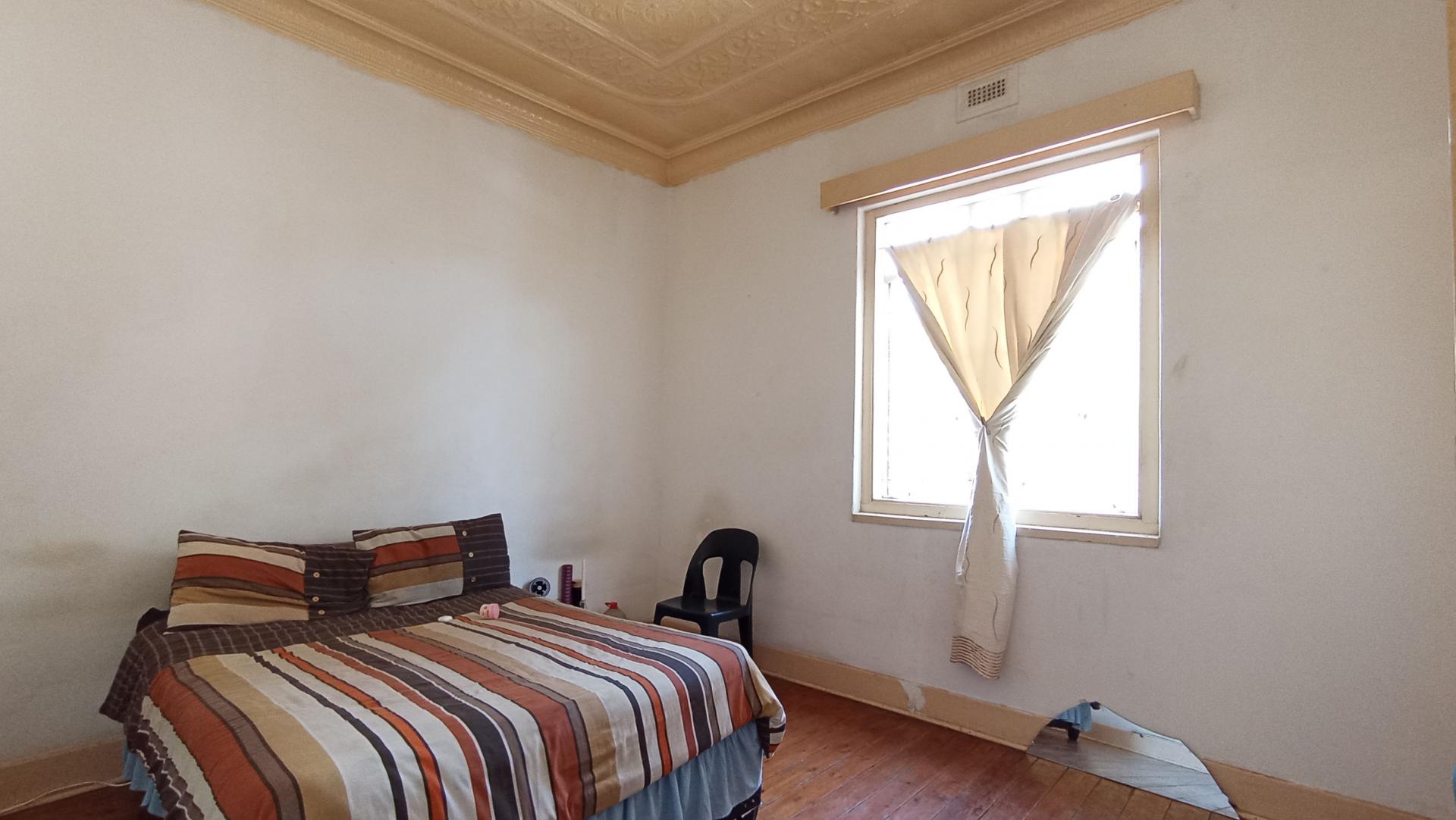 Bed Room 3 - 16 square meters of property in Bezuidenhout Valley