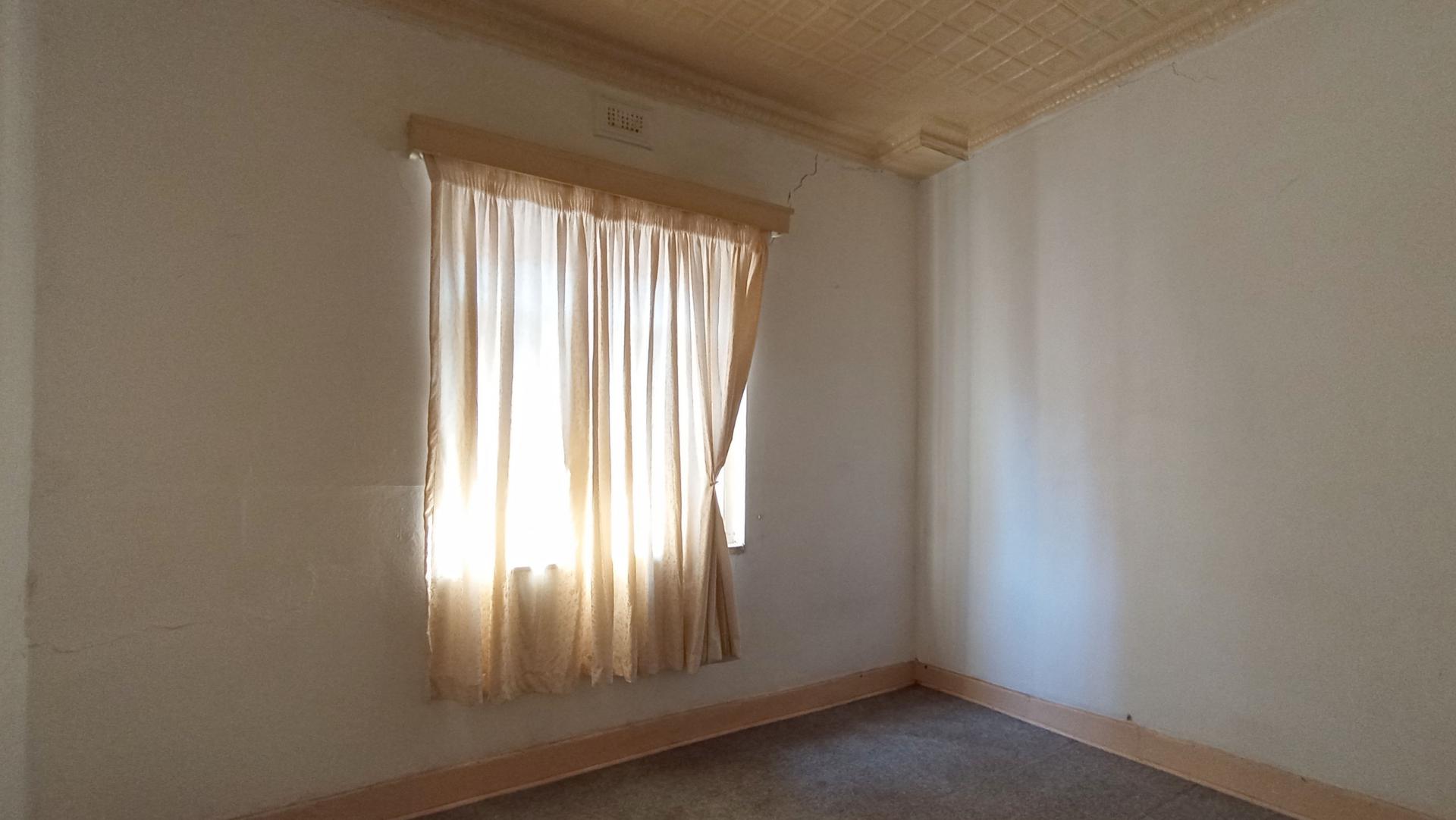 Dining Room - 15 square meters of property in Bezuidenhout Valley