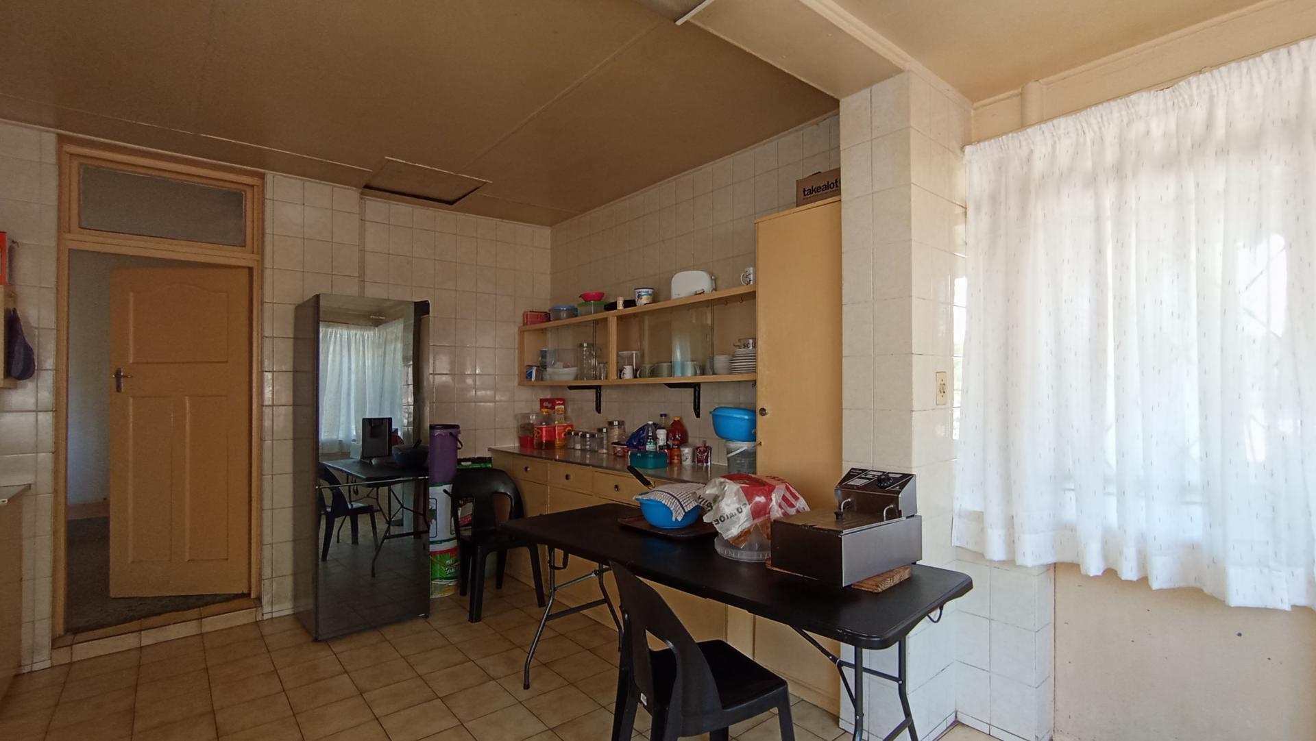 Kitchen - 21 square meters of property in Bezuidenhout Valley