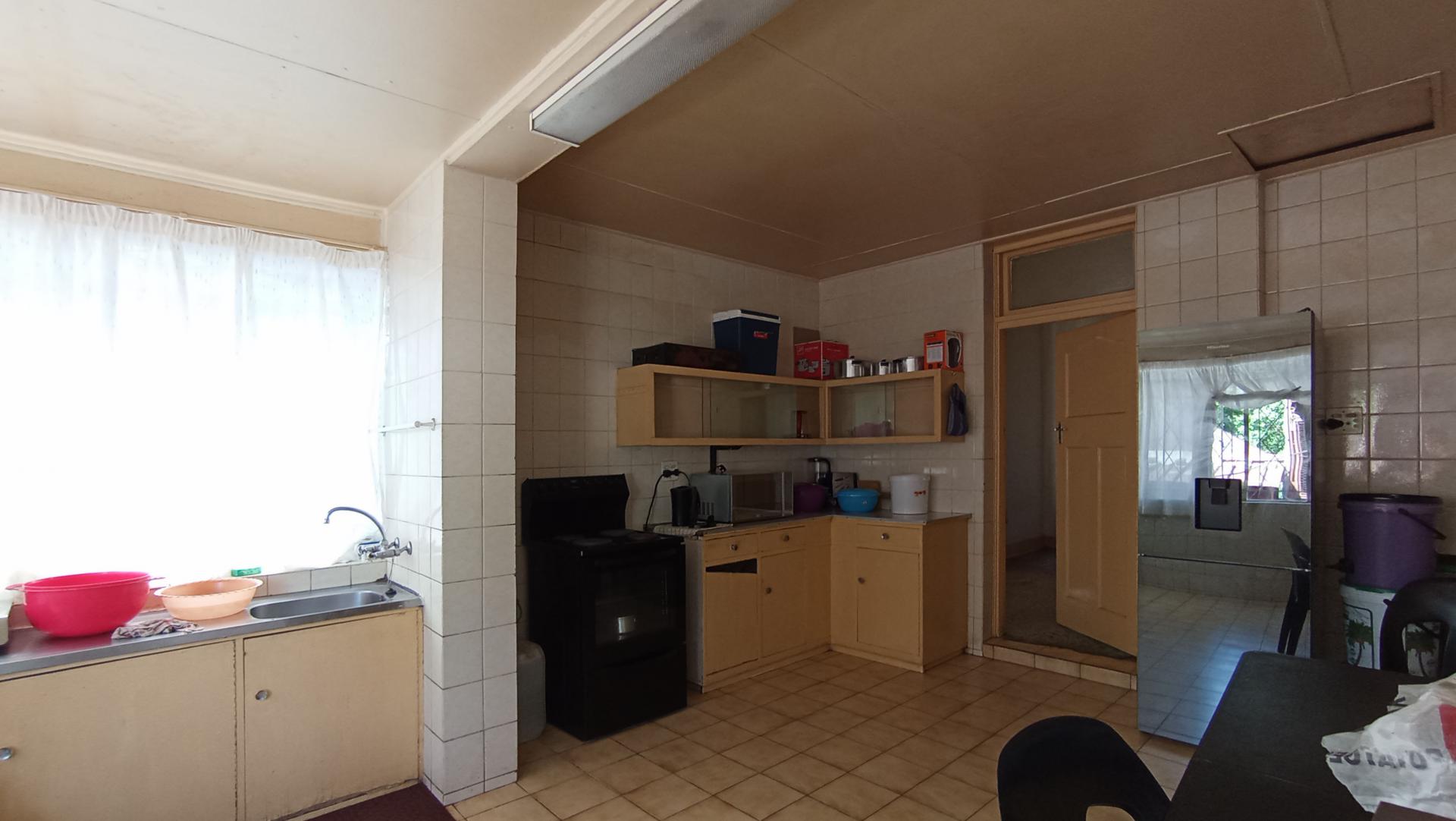 Kitchen - 21 square meters of property in Bezuidenhout Valley