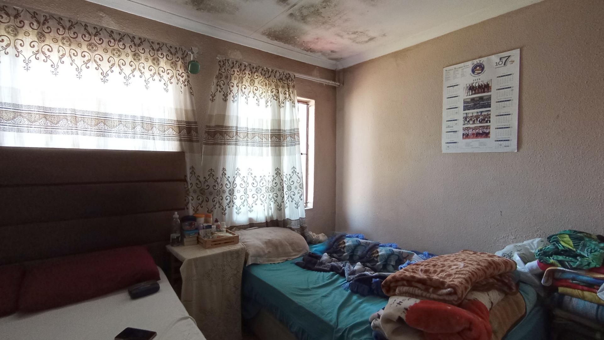 Bed Room 1 - 22 square meters of property in Kaalfontein