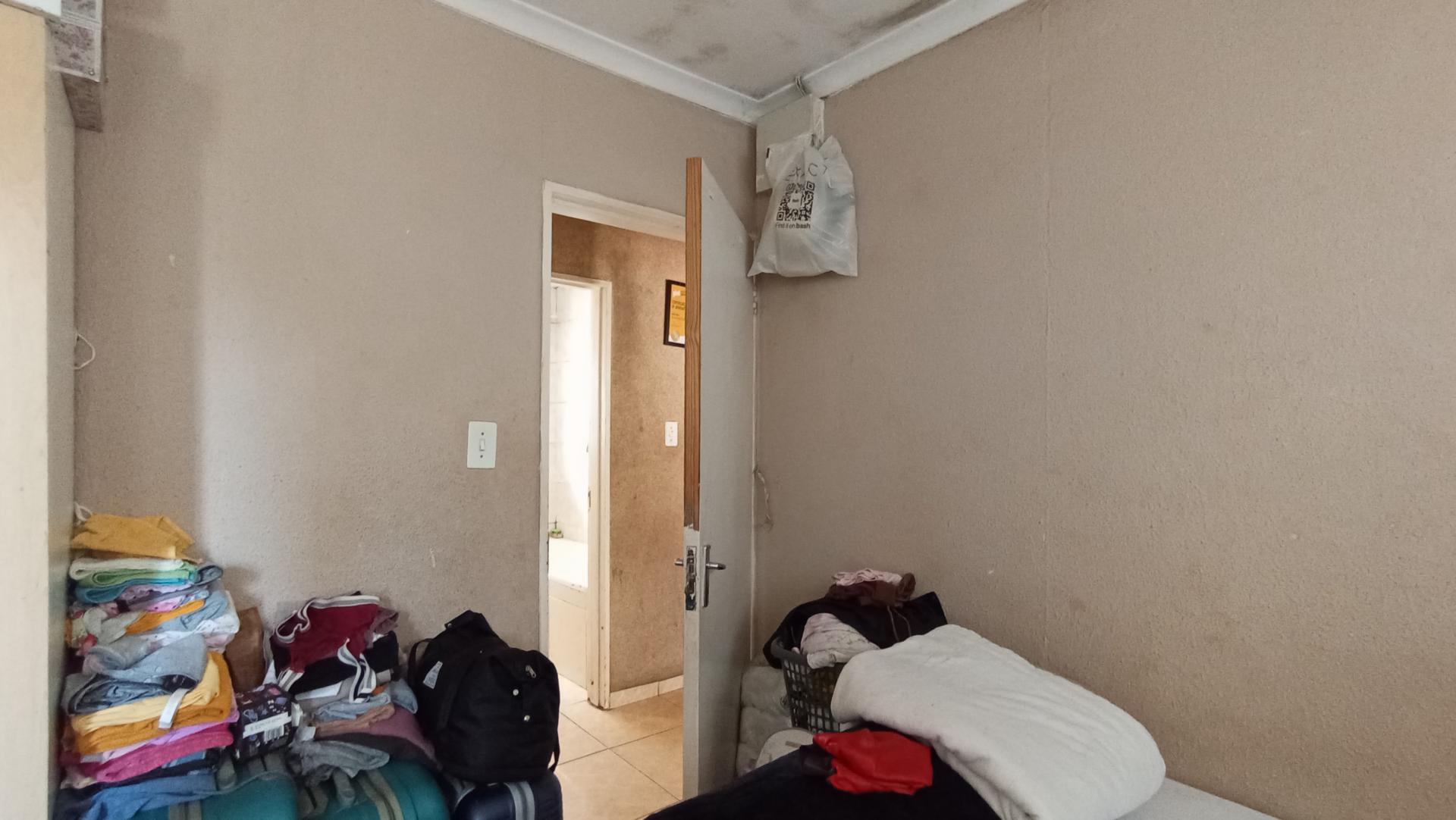 Bed Room 1 - 22 square meters of property in Kaalfontein