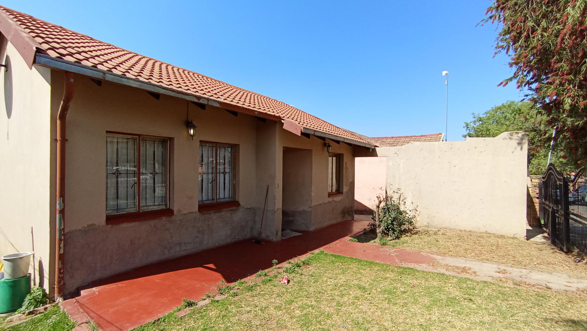 Front View of property in Kaalfontein