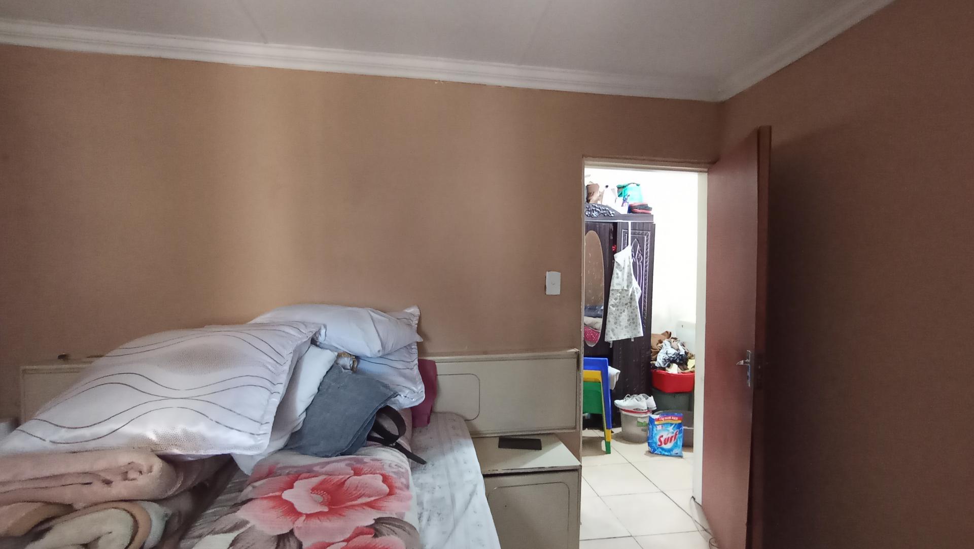 Bed Room 2 - 21 square meters of property in Kaalfontein