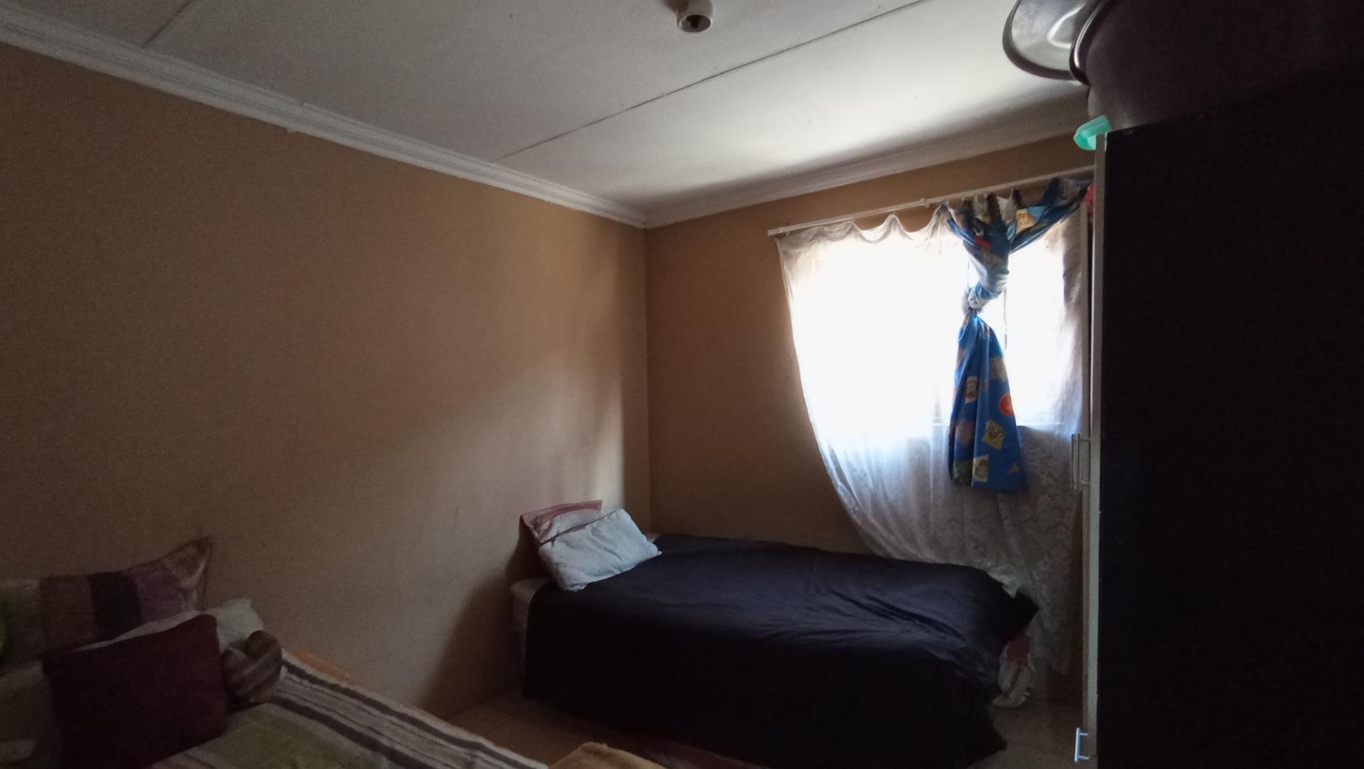Bed Room 1 - 22 square meters of property in Kaalfontein
