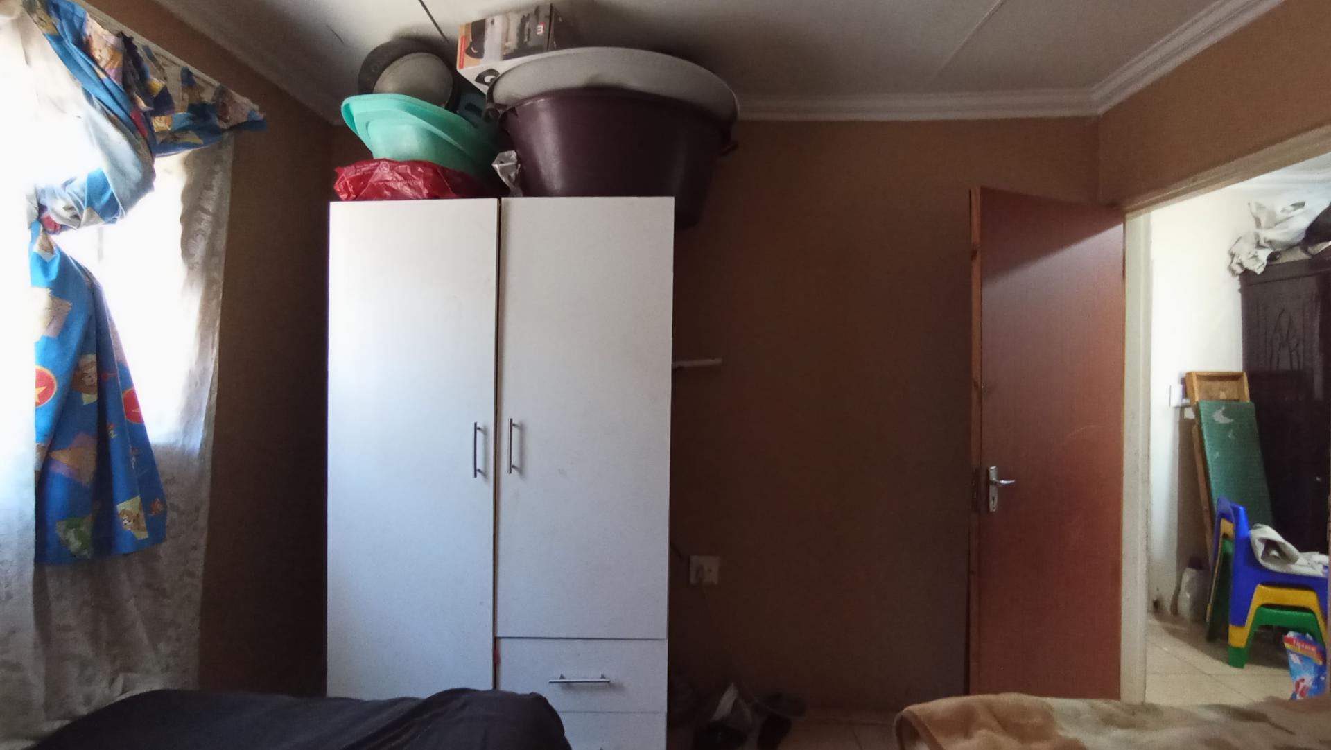 Bed Room 1 - 22 square meters of property in Kaalfontein