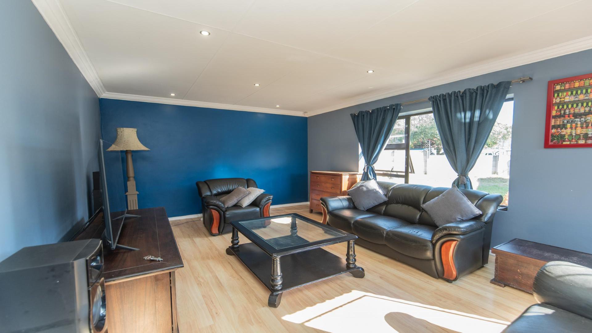 Lounges of property in Springfield