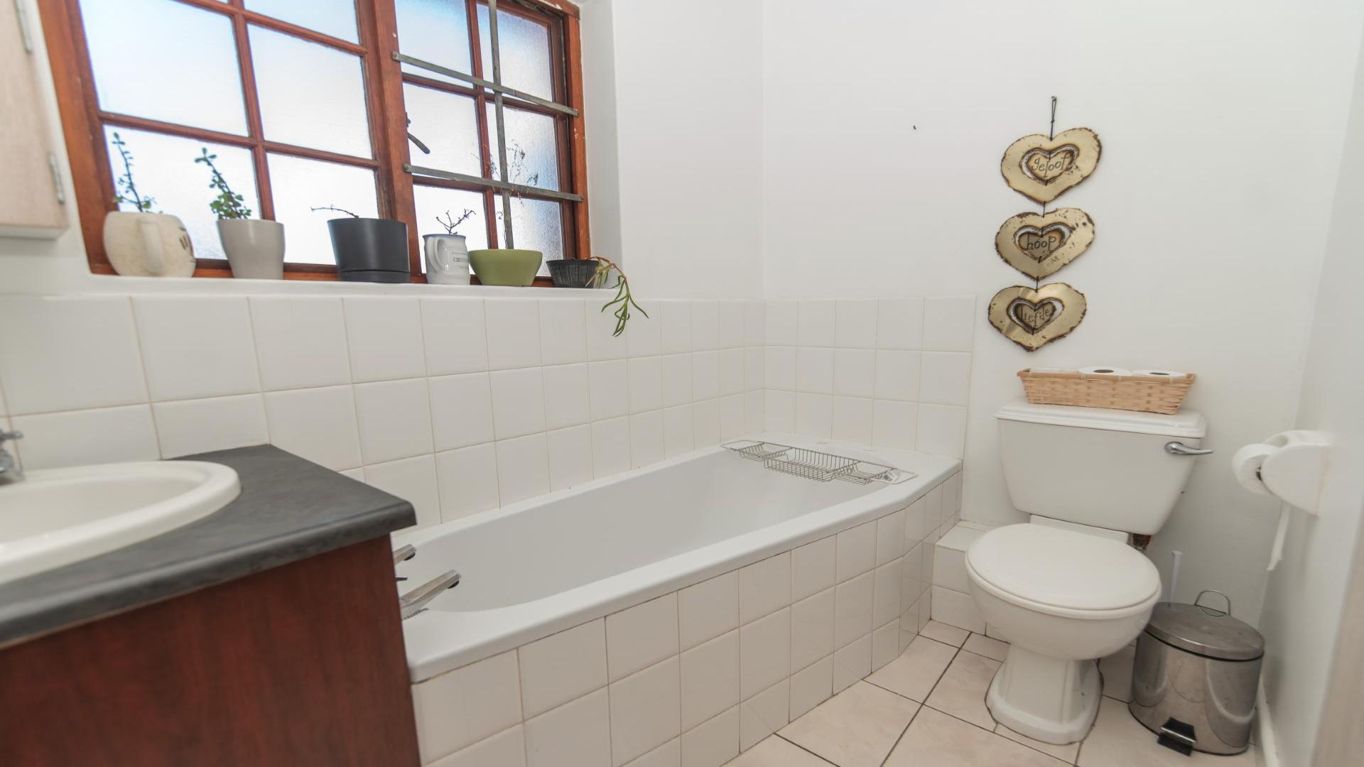 Bathroom 1 of property in Springfield