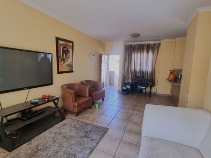 2 Bedroom Simplex for Sale For Sale in Castleview - MR692918