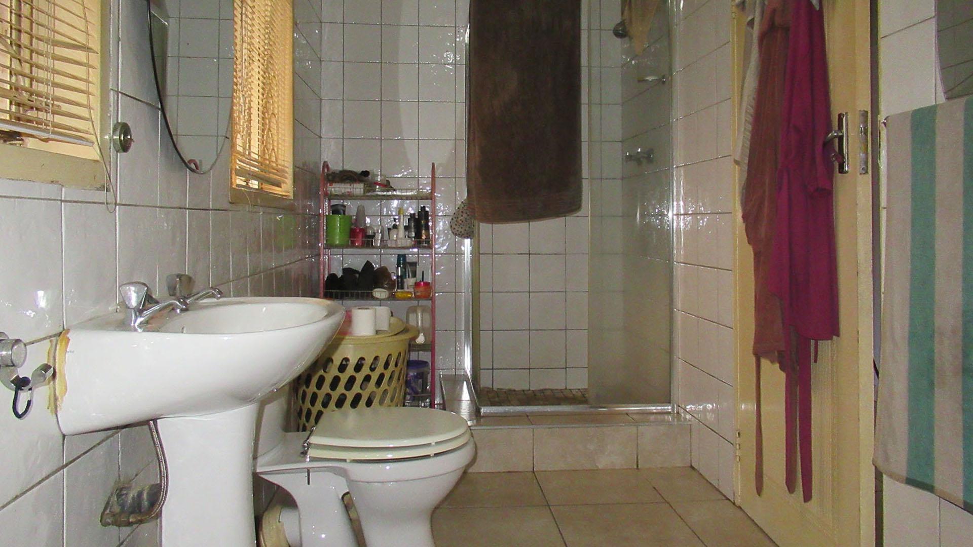 Bathroom 1 - 7 square meters of property in Eldorado Park AH