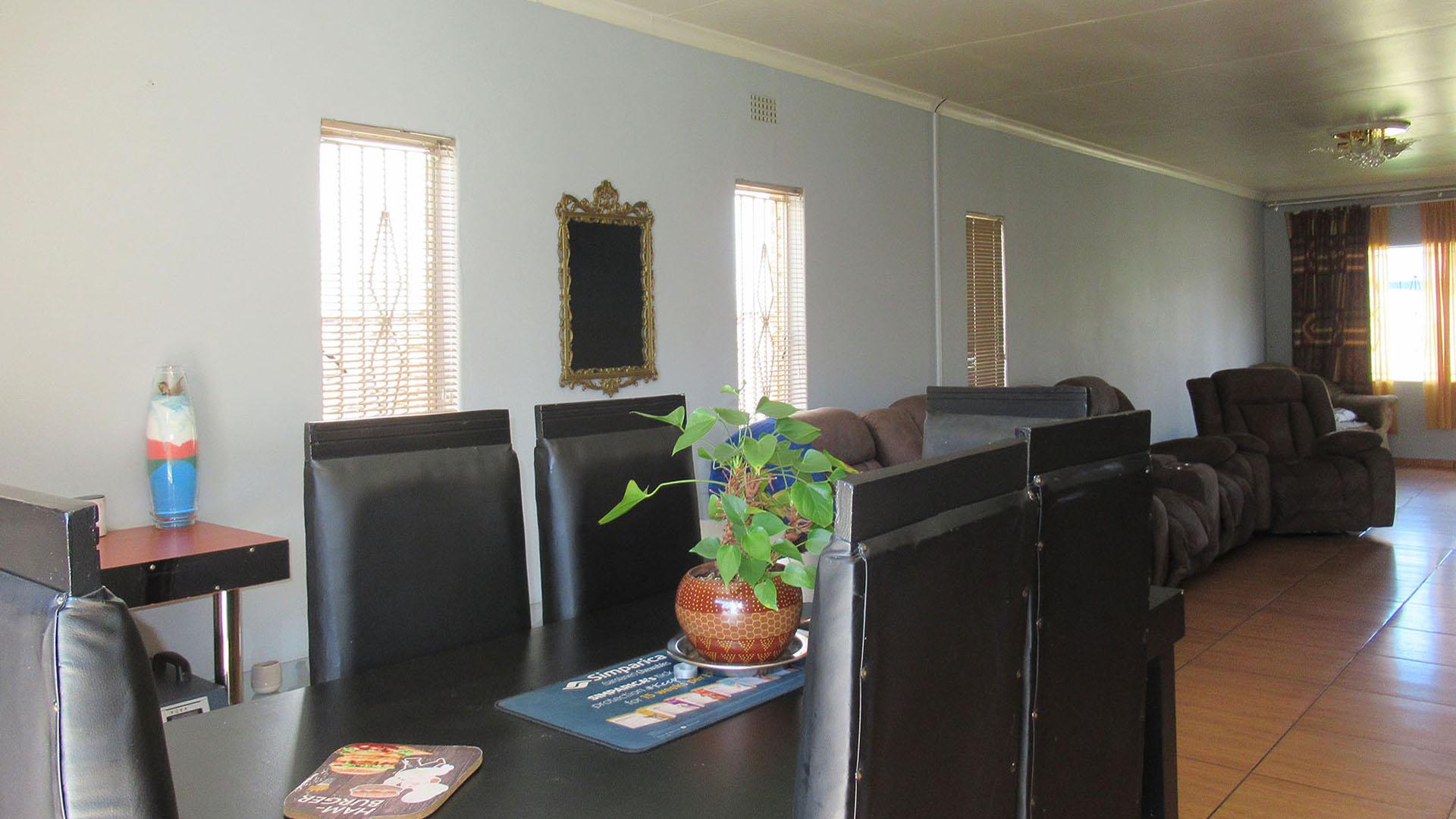 Dining Room - 18 square meters of property in Eldorado Park AH