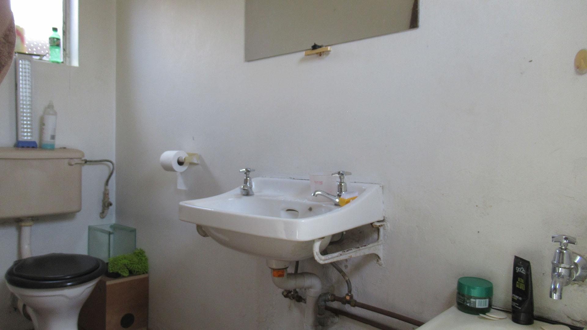 Bathroom 2 - 5 square meters of property in Eldorado Park AH