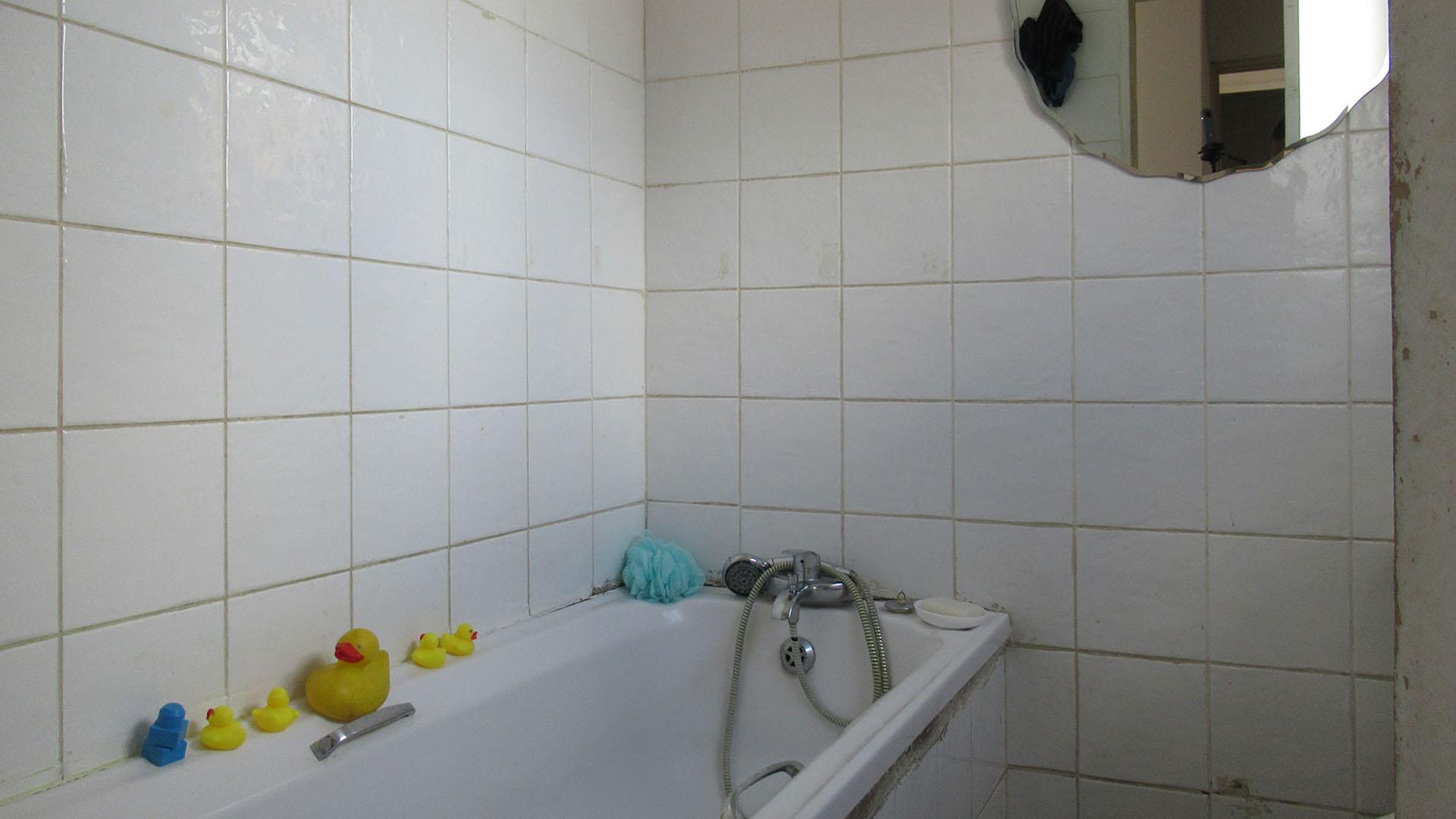 Bathroom 3+ - 3 square meters of property in Eldorado Park AH