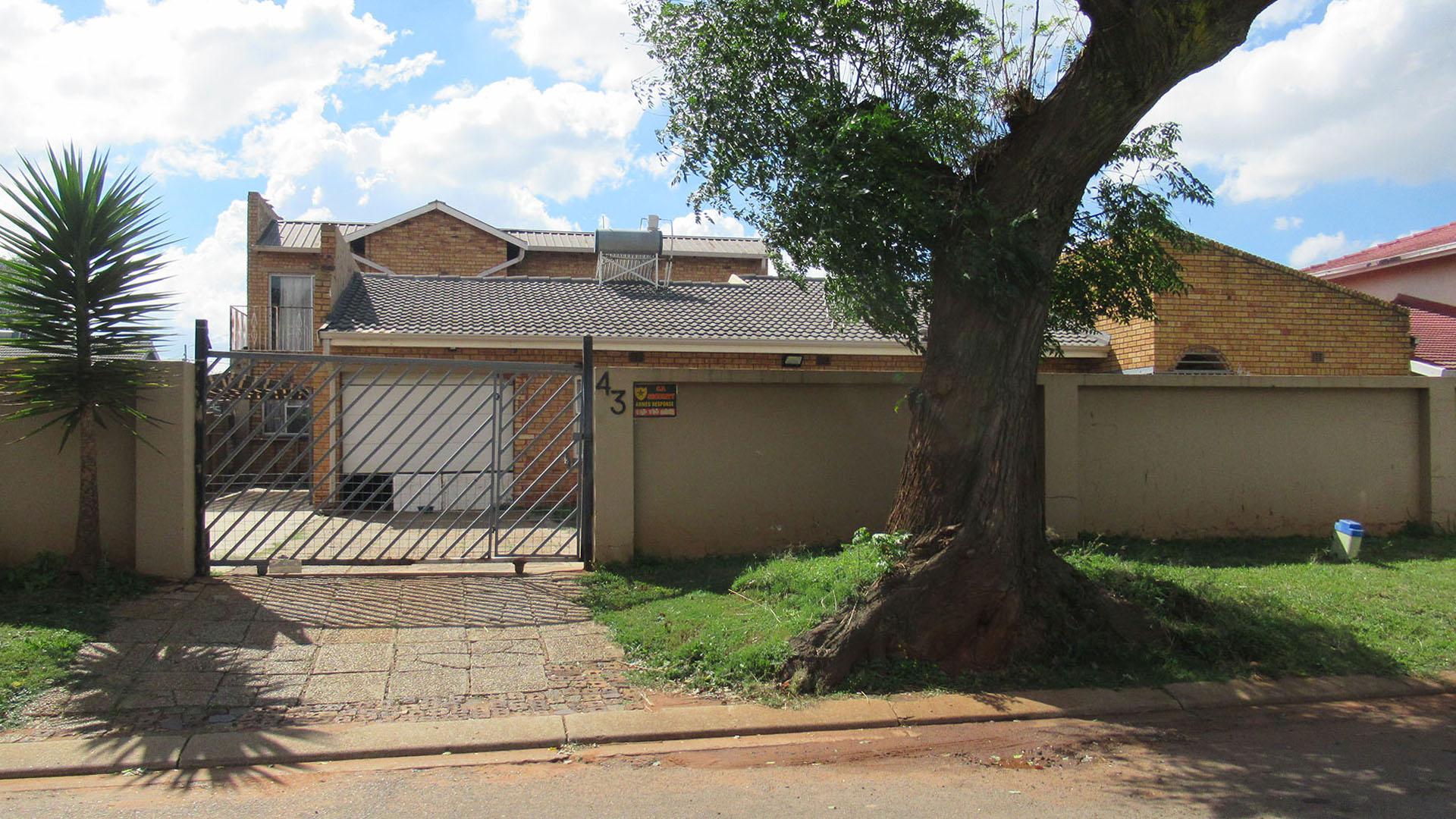 Front View of property in Eldorado Park AH