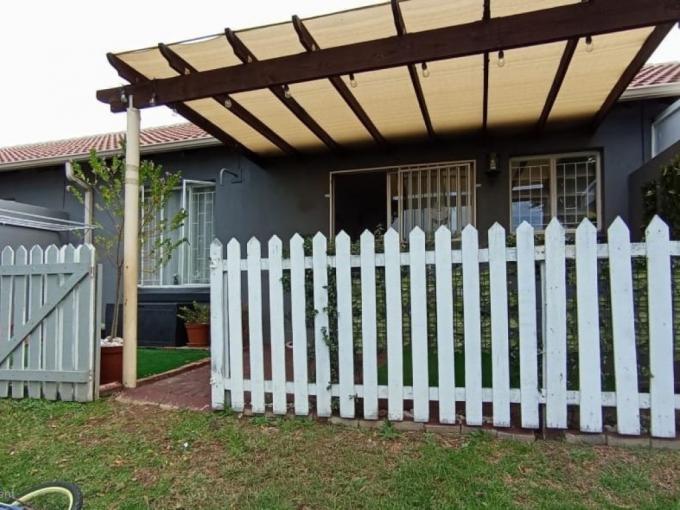 2 Bedroom Apartment for Sale For Sale in Greenstone Hill - MR692955