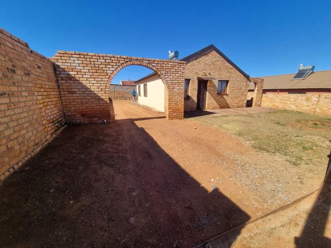 3 Bedroom House for Sale For Sale in Lenasia South - MR692974