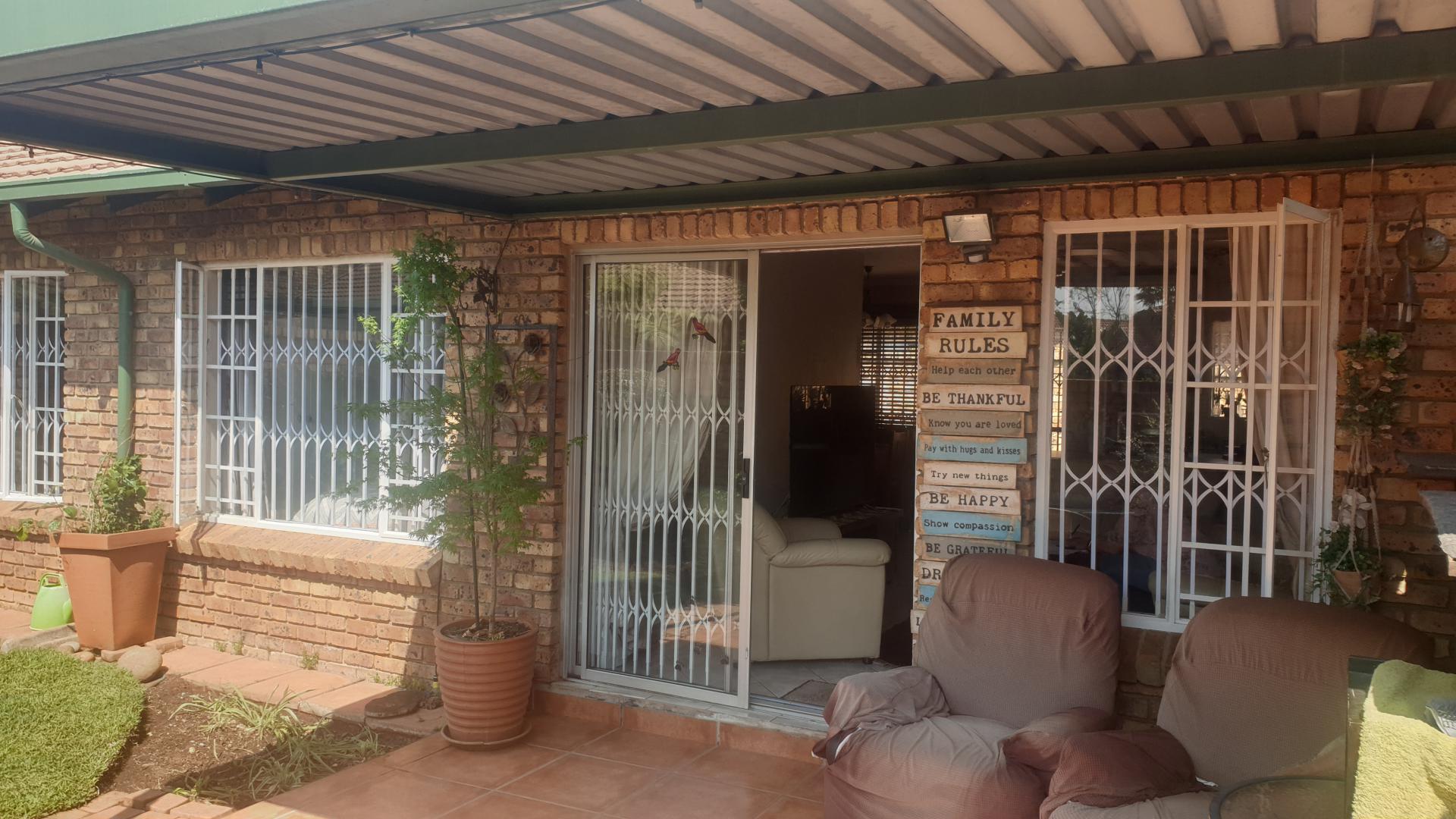  of property in Rooihuiskraal North