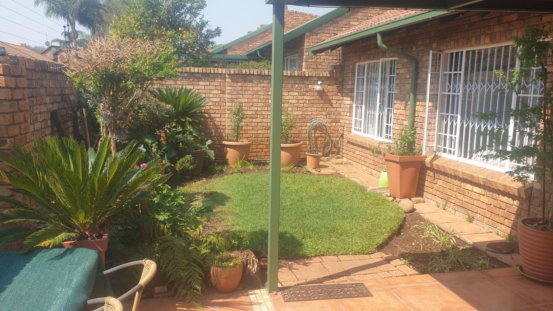  of property in Rooihuiskraal North