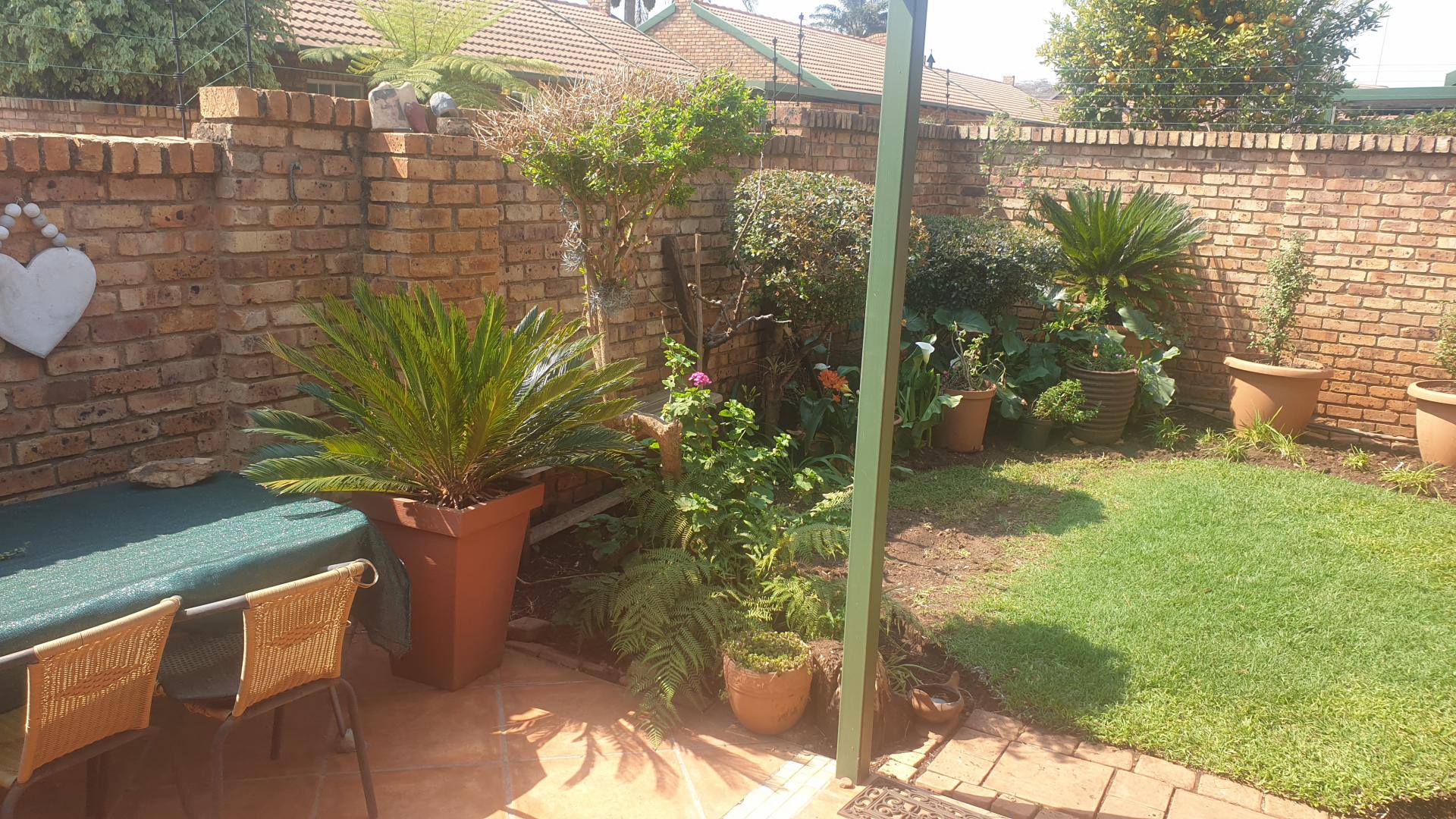  of property in Rooihuiskraal North