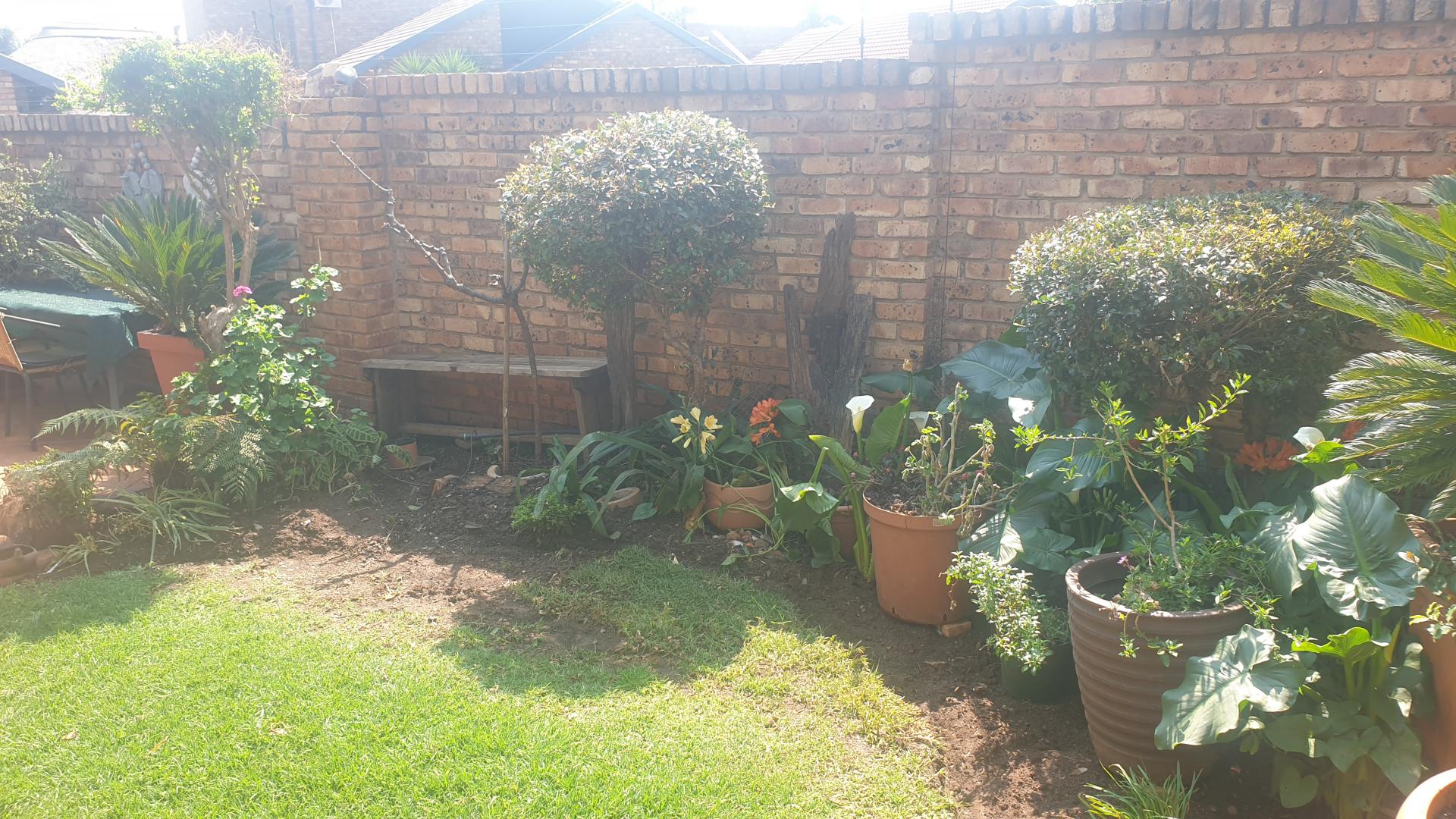  of property in Rooihuiskraal North