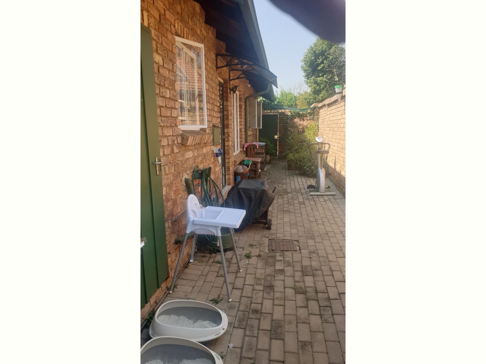  of property in Rooihuiskraal North