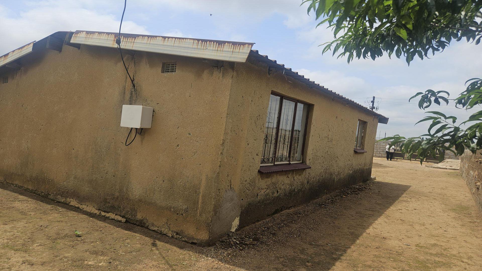 Spaces of property in Mayfield