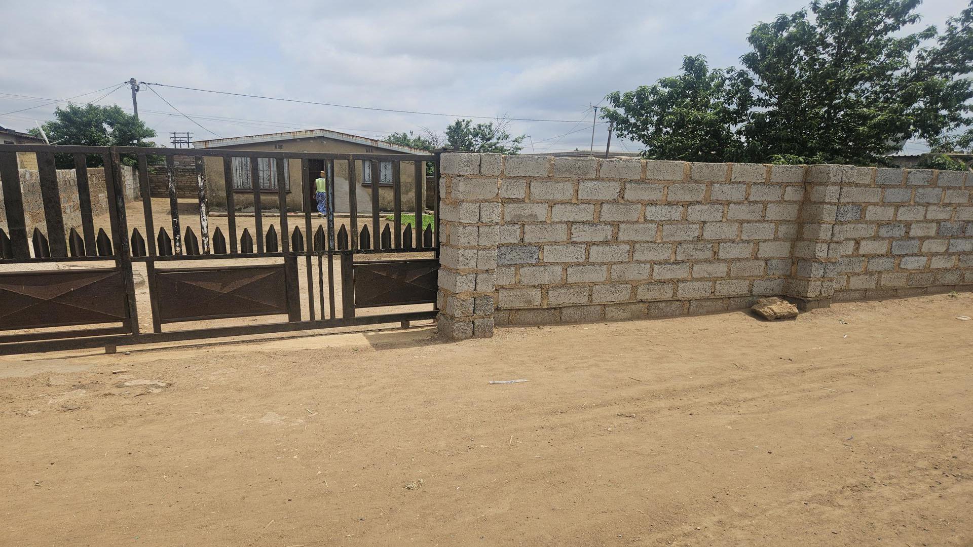 Front View of property in Mayfield