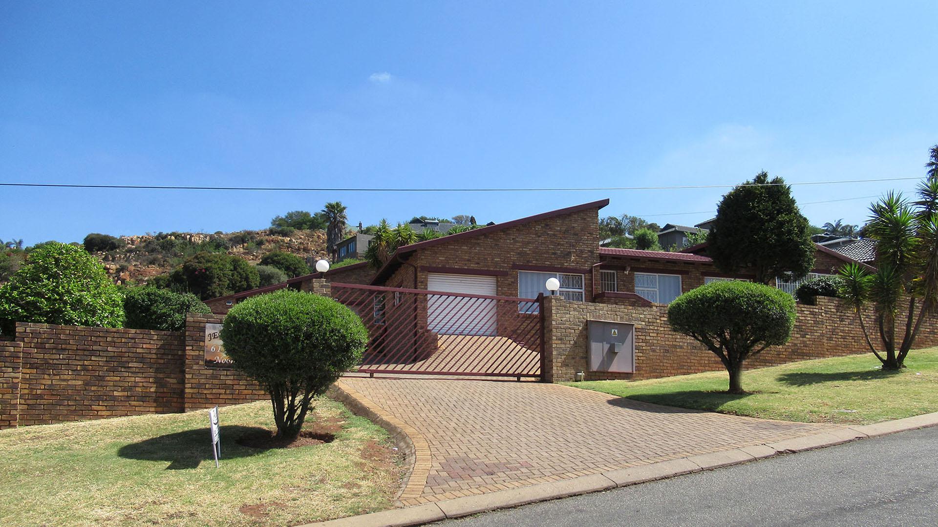 Front View of property in Noordheuwel