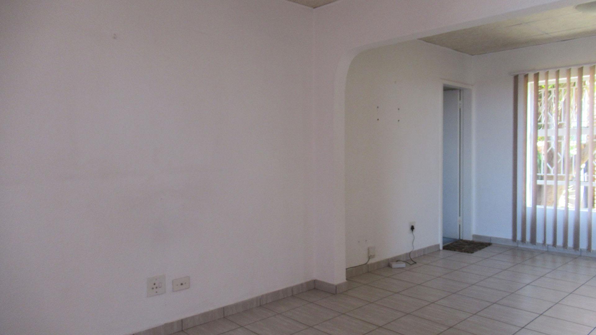 Lounges - 12 square meters of property in Noordheuwel