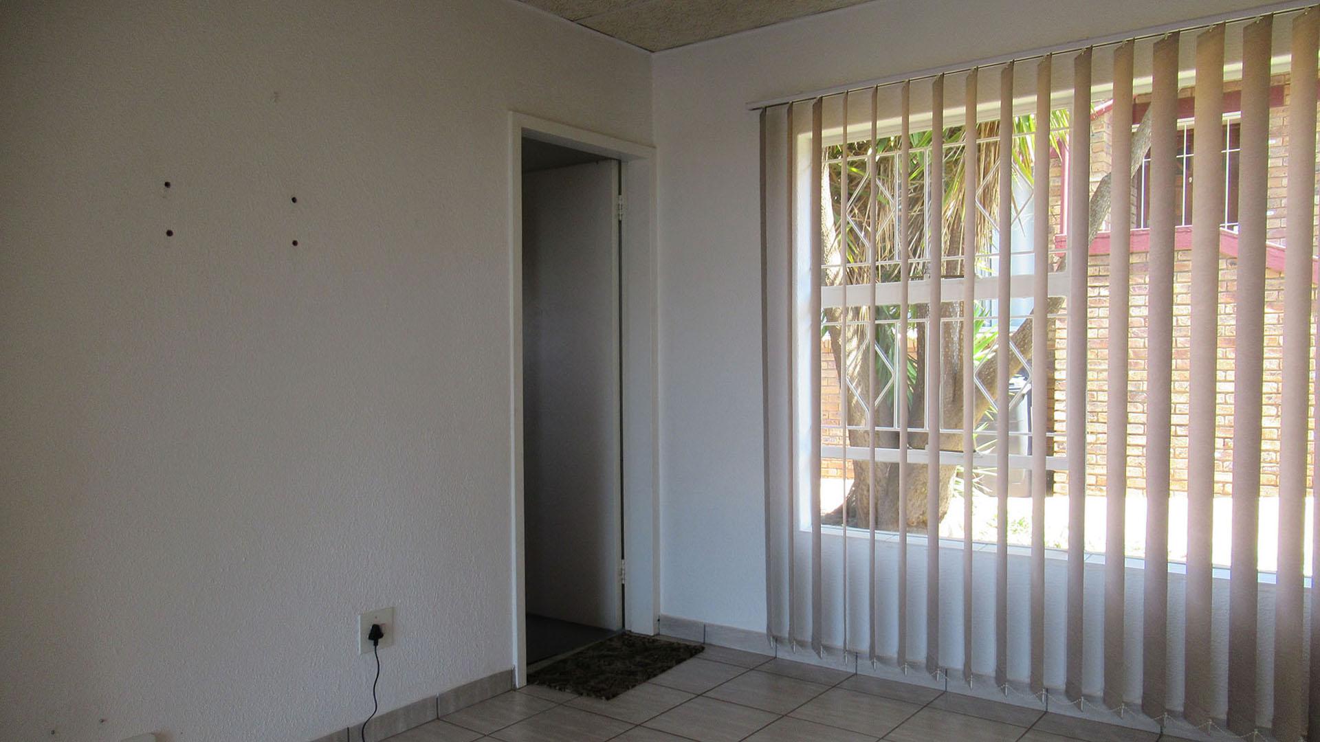 Dining Room - 10 square meters of property in Noordheuwel