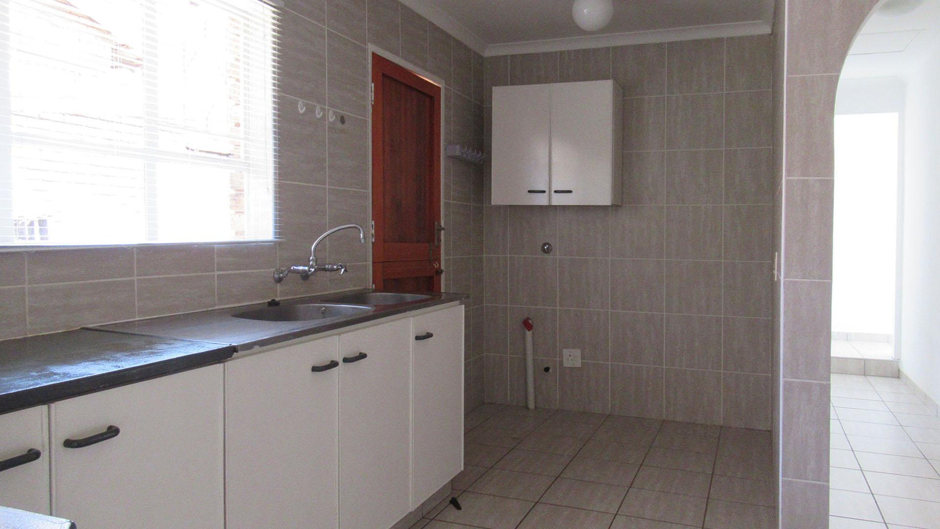 Kitchen - 14 square meters of property in Noordheuwel