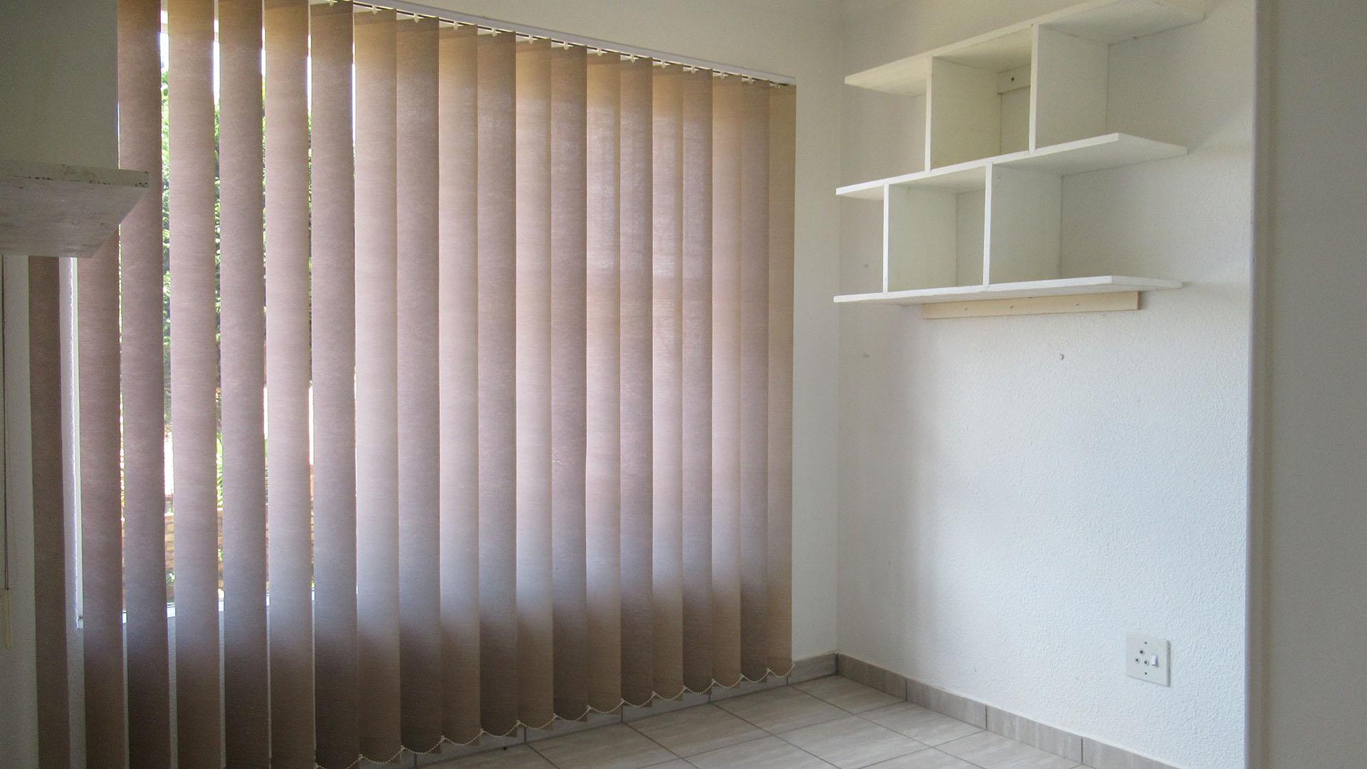 Bed Room 1 - 9 square meters of property in Noordheuwel